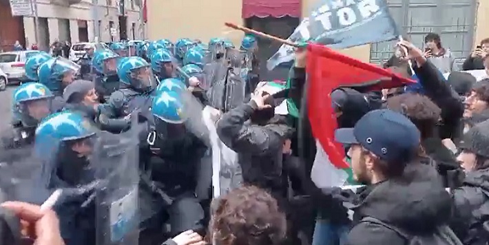 Caos a Torino. Arrivano i ministri Tajani e Lollobrigida e scoppia la protesta: scontri con la Polizia, Metro bloccata