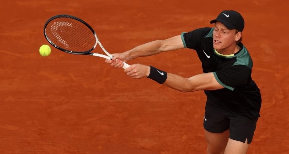 Sinner bloccato dalla sfortuna – Infortunio in campo a Montecarlo, ecco cosa è successo