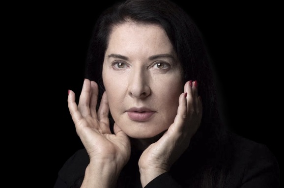 A Torino Marina Abramović riceve il Diploma Honoris Causa: “Impulso straordinario nelle arti performative”