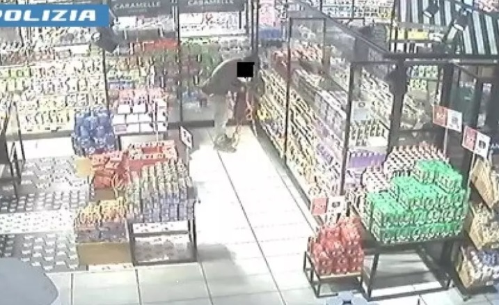 Torino – Rubano decine di confezioni di formaggio: 4 arresti