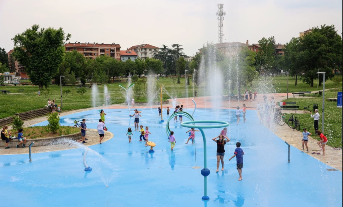 Torino – Tante piscine e giochi d’acqua per combattere caldo e afa: ecco tutte le piscine aperte in città