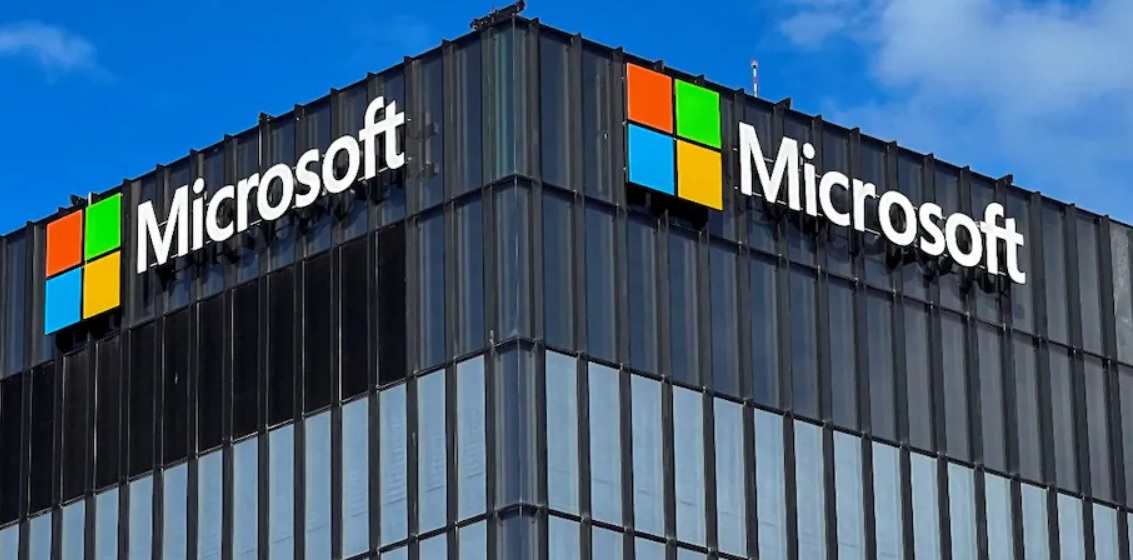 MICROSOFT IN DOWN manda il mondo in tilt – Caos per aerei, banche, ospedali e media: cosa sta succedendo