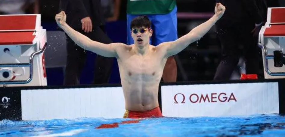 Alle Olimpiadi nasce un nuovo “Mostro” – Oro al Fenomeno 19enne cinese, sconosciuto fino a pochi mesi fa. Distrutto il record del mondo