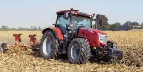 Torino – Terribile tragedia: bimbo schiacciato da un trattore, muore a 2 giorni dal suo compleanno