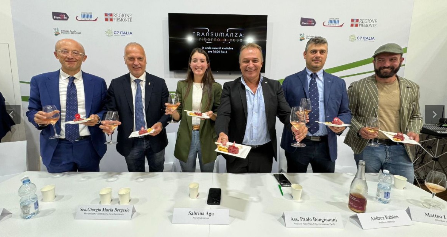 Torino – A Terra Madre presentato il docufilm “Transumanza. Il ritorno a casa” sulla Razza bovina piemontese: “Sosteniamo i nostri presìdi”