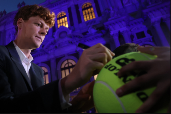 Torino – Sul Blu Carpet i campioni del Tennis sfilano in centro: entusiasmo del pubblico