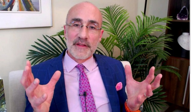 I soldi danno la felicità? Ecco la risposta del Professore di psicologia di Harvard