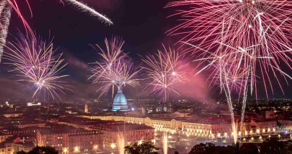 Capodanno a Torino – In 13mila in piazza Castello per il concertone con Rose Villain, Malika Ayane e Morcheeba