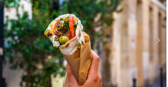 A Torino apre il nuovo locale di street food libanese: “Delizie mediterranee, prezzi accessibili a tutti”