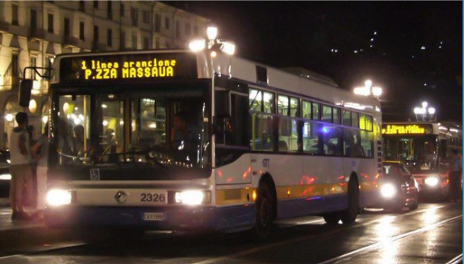Torino non è una città per vivere di notte – Mancano Metro, bus e tram. E i Notturni spesso saltano: il caso