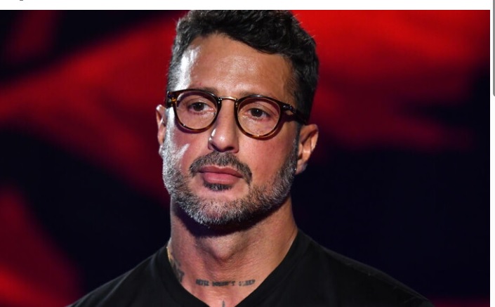 Fabrizio Corona denunciato da Mediaset – I legali di Signorini: “Bloccate le puntate di Falsissimo”