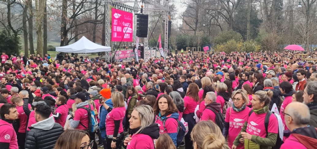 Torino – Grande successo per “Just The Woman I Am” – In 30mila tingono di rosa la città, per sport e solidarietà FOTO