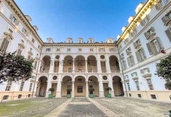 Torino – “Abitare” con Cavour e Alfieri: quanto costa vivere negli edifici più ‘storici’ della città, fra capolavori e arte