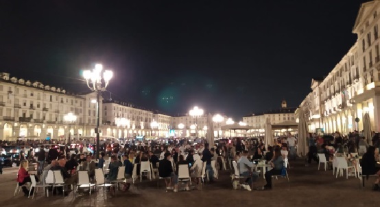Torino – La crisi della Movida: fra prezzi folli e piazze deserte. Ora i giovani preferiscono la festa “Fai da te”. La nuova moda