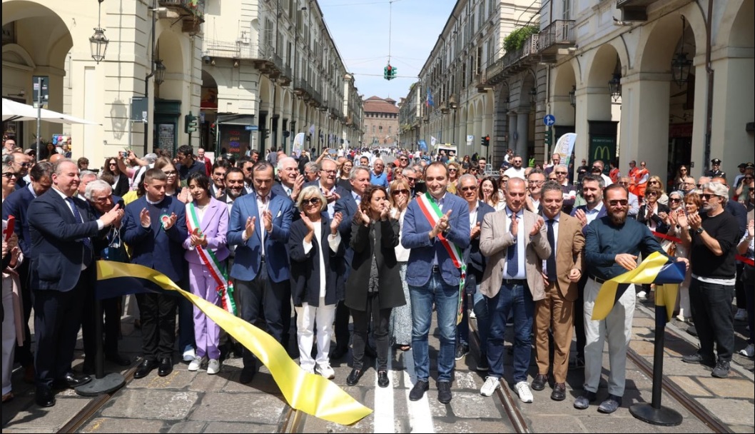Torino –  Grande festa per la fine dei lavori in via Po: “Riqualificazione attesa da 30 anni: la via è restituita ai Torinesi”