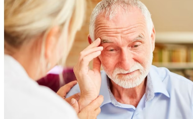 Alzheimer, lo studio rivela da chi si eredita: dal padre o dalla madre? Ecco l’ultima scoperta