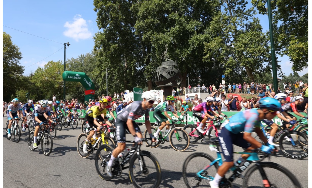 Torino – La Vuelta ha preso il via nella città della Mole: entusiasmo del pubblico