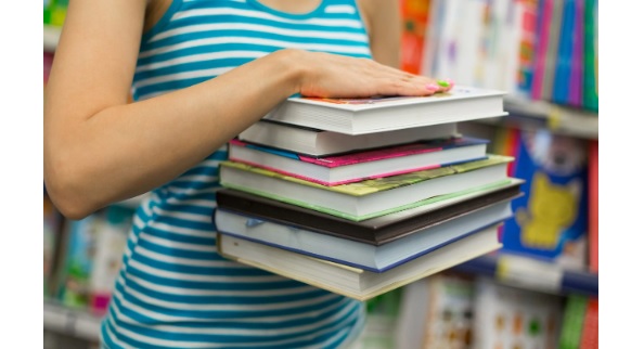 Aumenta ancora il prezzo dei libri scolastici – Per le scuole superiori servono 500 euro (e alle medie non va meglio). I dati