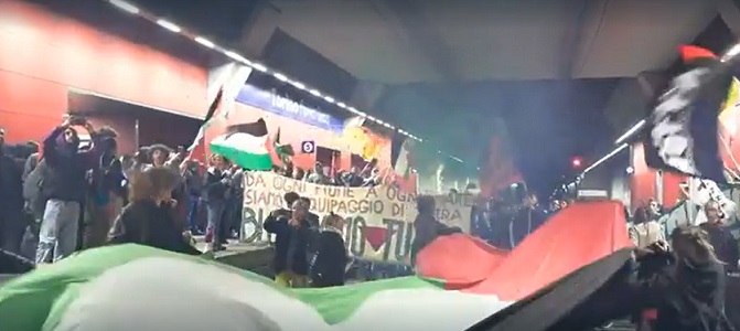 Torino – Caos a Porta Susa: in duemila sfilano a difesa della Flotilla: occupata la stazione