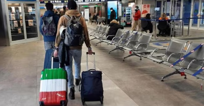 100 mila laureati ‘fuggono’ dall’Italia. 153 mila aziende guidate da giovani chiudono – L’allarme di Confindustria
