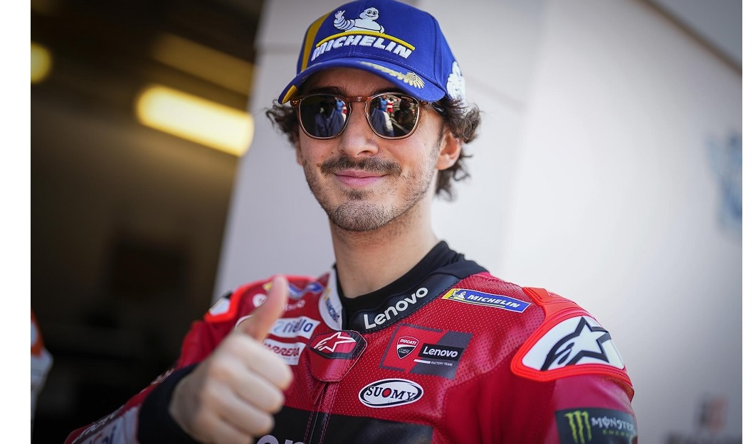 Torino – Il bel gesto di Pecco Bagnaia: il campione regala 3500 paia di occhiali in Kenya