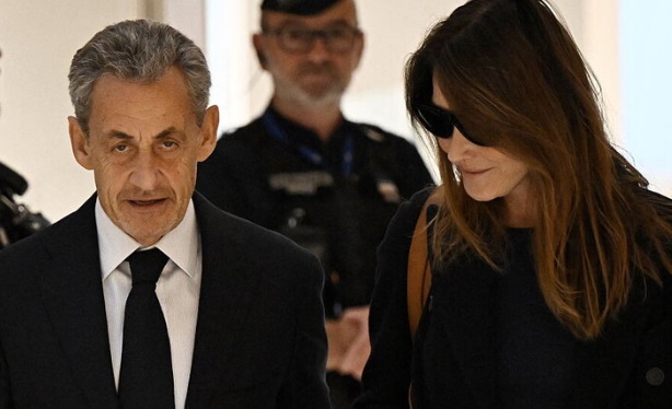 Sarkozy da oggi in carcere per corruzione, ecco la sua cella: “Sono innocente, scriverò un libro”