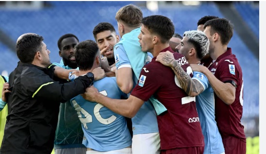 Toro, pareggio folle all’Olimpico – Rigore al 103′ e pari con la Lazio. Malore per Sarri