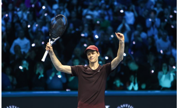 Sinner in finale a Torino per il terzo anno consecutivo. Oggi la super sfida con Alcaraz