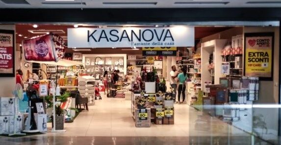 Torino – Oviesse compra (e salva) Kasanova: 2mila posti di lavoro salvati. “Rilanceremo la società”. Ecco il piano