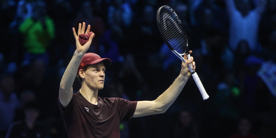 Sinner, troppo forte per il N.3 al mondo Zverev – Lo batte senza storia e vola alle semifinali delle Atp Finals!