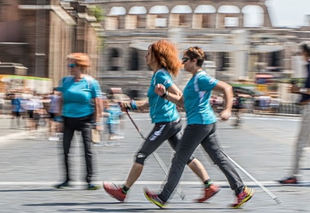 Le persone che camminano velocemente hanno un preciso tratto caratteriale – Ecco la loro qualità