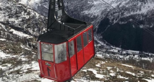 Terrore ad alta quota in Piemonte – Incidente in funivia: 2 feriti, 100 persone bloccate, fra loro anche bambini