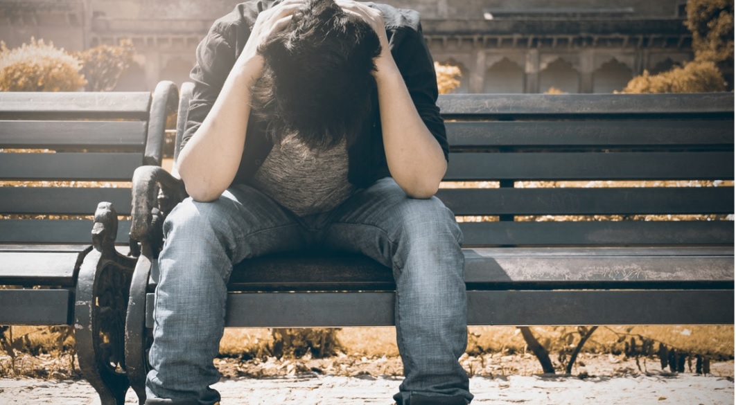 Un ragazzo su tre ha l’ansia da solitudine – Per gli over 55 lo stress è per le bollette. Ecco le differenze fra le generazioni. Lo studio