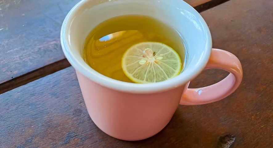 Torino – “Vuole una fetta di limone nel tè?”. Poi la sorpresa: costa 1 euro e 50. Il cliente protesta e ottiene il rimborso