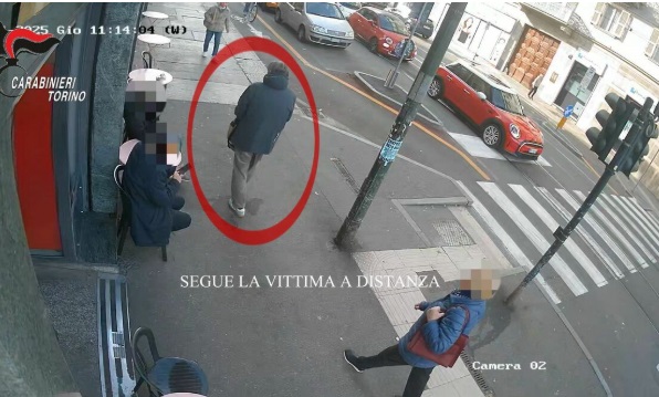 Vergogna a Torino –  Insegue una 92enne nell’androne di casa. La fa cadere e la rapina: incastrato dalle telecamere