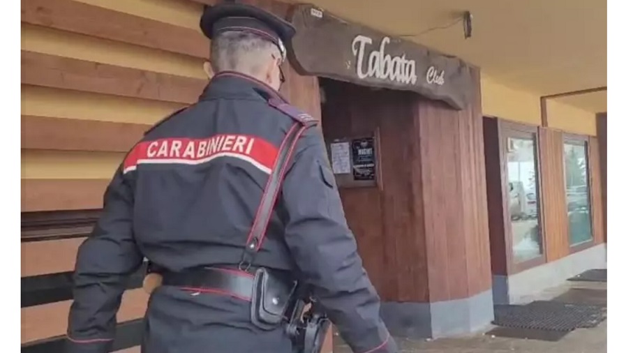 A Sestriere la nota discoteca Tabata chiude per sette giorni. “Troppa gente all’interno”. Ragazza denuncia: “Eravamo centinaia, non respiravo”