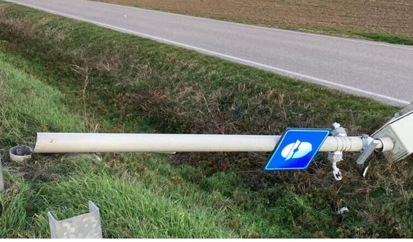 Torino – Il ‘Fleximan’ torinese colpisce ancora: segati di netto 2 autovelox. Ecco dove