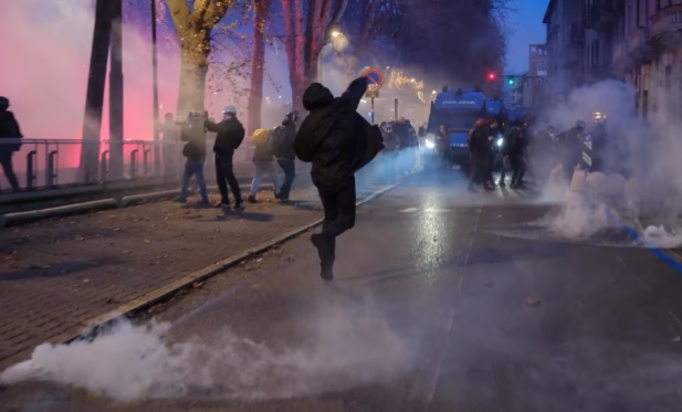 Torino – Duro attacco di Lo Russo al ministro Piantedosi dopo la guerriglia: “Lo Stato deve saper prevenire quando il rischio è noto. Così si tutela il diritto di manifestare”