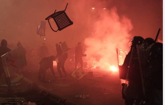 Torino – Poliziotto aggredito, arrestato uno dei presunti aggressori. Ha 22 anni, cosa rischia