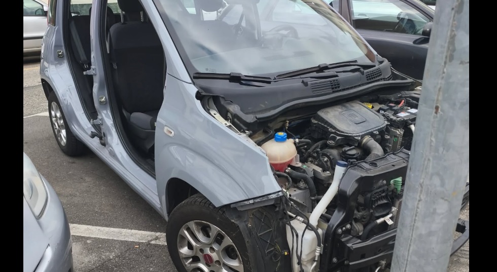 Torino – Auto letteralmente ‘spolpata’ dai ladri: l’amara scoperta del proprietario. Tutti i pezzi rubati