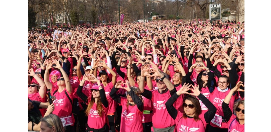A Torino un grandissimo successo per Just The Woman I Am – Edizione da record con 34mila donazioni: “Una marea rosa in città”