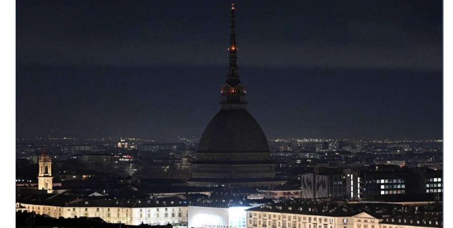 Torino – Si spegne anche la Mole per “L’Ora della Terra”: l’iniziativa simbolica