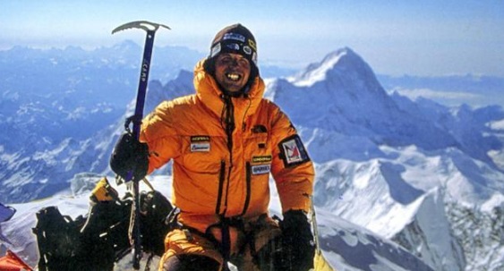 Simone Moro: “Essere alpinista significa avere fame”. In Italia abbiamo una leggenda dell’alpinismo. Ecco chi è “Winter Maestro”