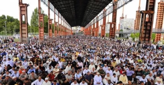 Torino – Al Parco Dora si è chiuso il Ramadan: arrivano in 30 mila. E il traffico in piazza Baldissera va in tilt