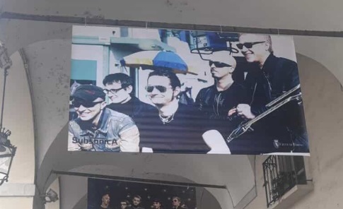 Torino celebra i ‘suoi’ Subsonica – Gigantografie in centro per i 30 anni della band torinese