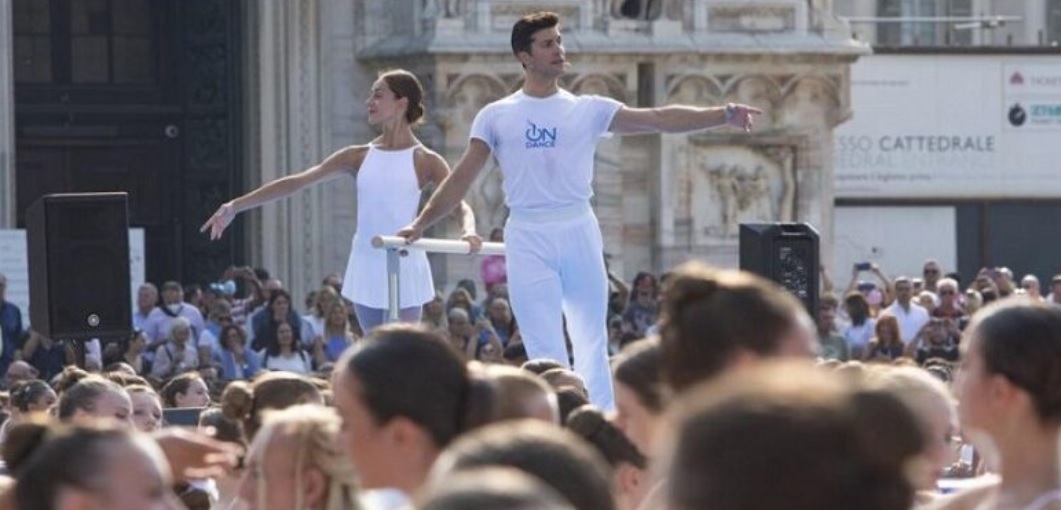 A Torino un evento straordinario –  Piazza San Carlo si trasforma in un Palco a cielo aperto con Roberto Bolle: per la prima volta in città il ‘Ballo in Bianco’
