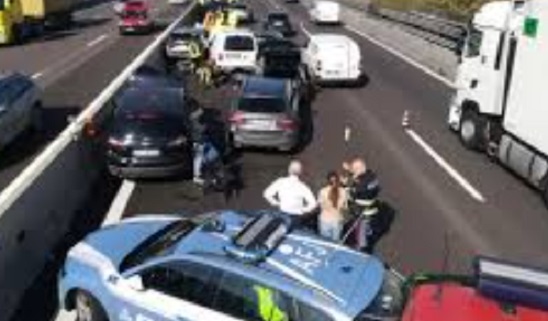 Torino – Maxi tamponamento a catena in Tangenziale: 10 veicoli coinvolti. Arrivano i soccorsi