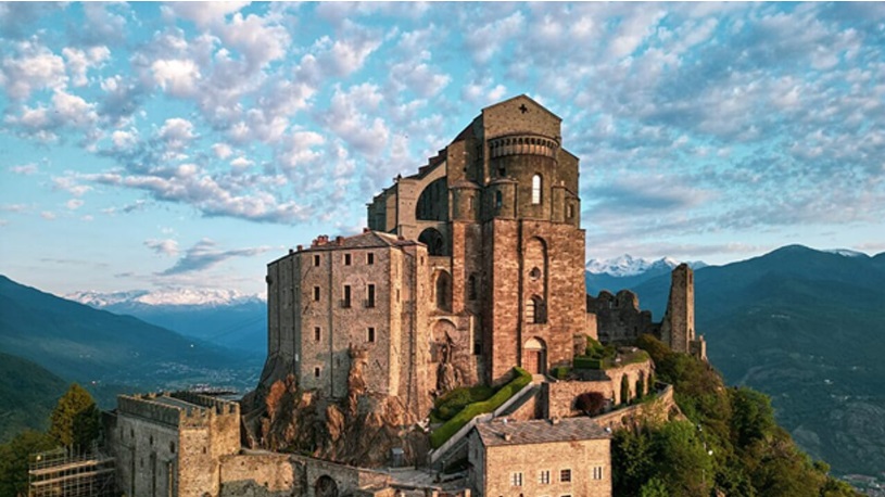 Torino – La Sacra di San Michele è tra le 10 foto più belle al mondo. Premiato lo scatto del fotografo torinese