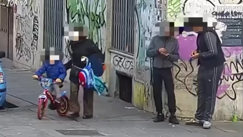 Torino – Spaccio di droga davanti alle scuole e ai bambini. 5 arresti in piazza Santa Giulia