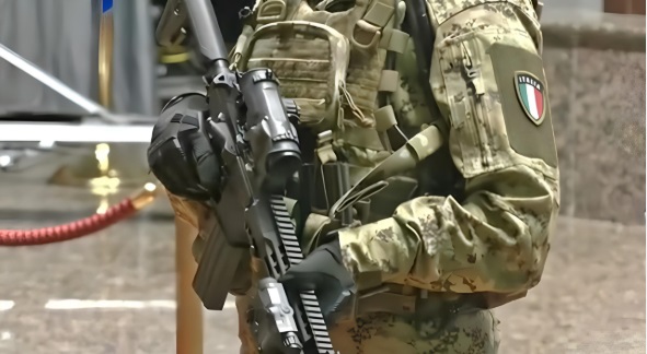 Esercito, arriva la nuova mimetica: sarà più grigia e pensata per città e tunnel. Ecco le novità